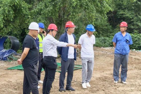 1752482317197211.jpg 沈陽水務集團副總經理王金鵬到沈陽市西部區(qū)域近期(遼中區(qū))供水工程轉輸泵站檢查指導工作.jpg