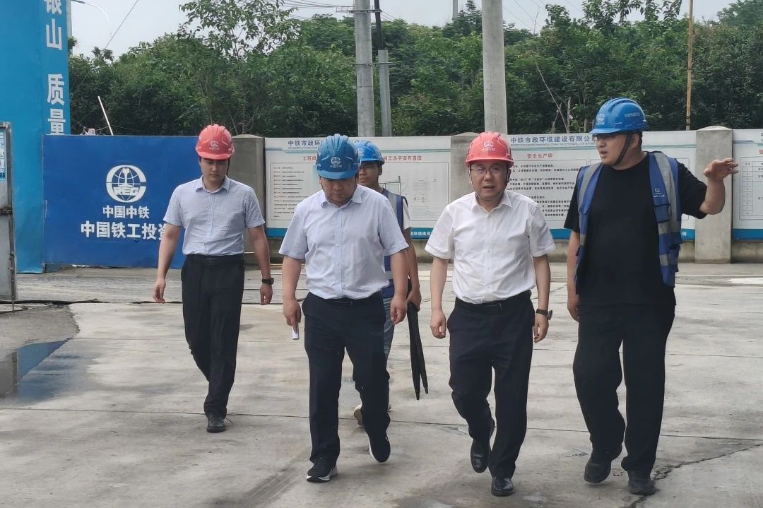 公司黨委書(shū)記、董事長(zhǎng)李明華到合肥智能中央廚房項(xiàng)目檢查指導(dǎo)工作.jpg