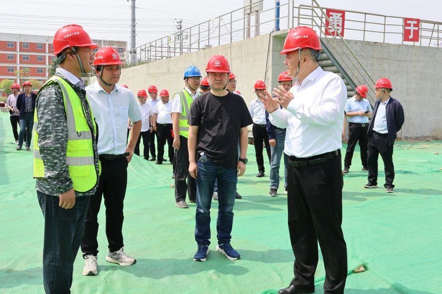 1752562767696101.jpg 泰州市金東城市建設(shè)投資集團(tuán)黨委書記、董事長(zhǎng)陳祥到姜堰項(xiàng)目檢查指導(dǎo)工作.jpg