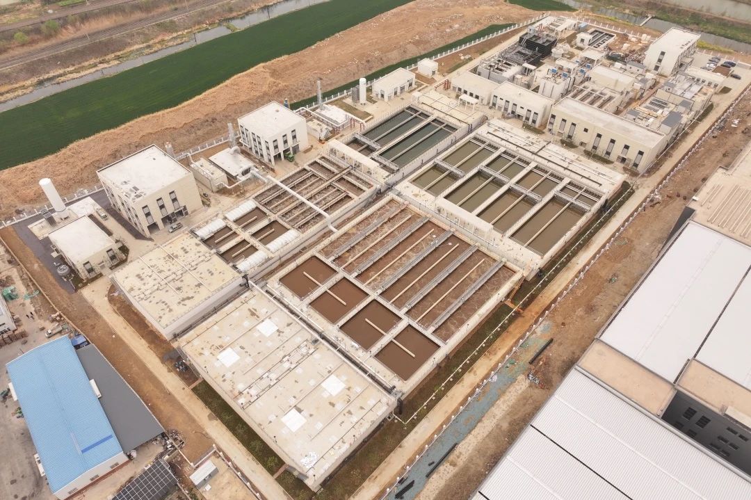 1752563459802977.jpg 鳳陽經(jīng)濟開發(fā)區(qū)污水處理廠二期工程順利通過竣工驗收.jpg