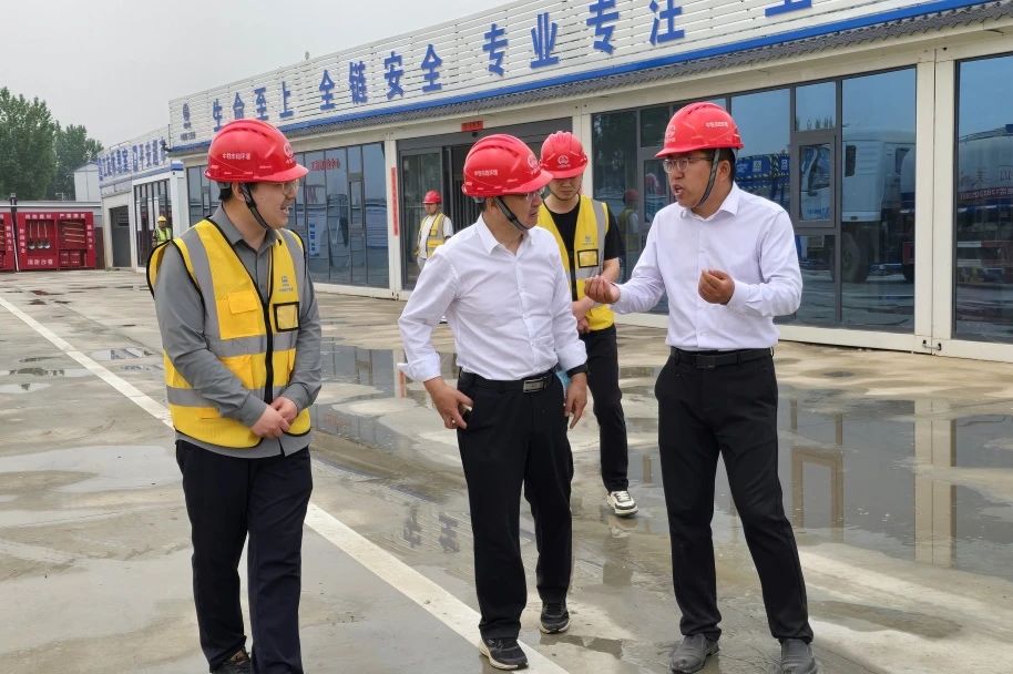 公司黨委書記、董事長高學(xué)武到啟動(dòng)區(qū)項(xiàng)目檢查指導(dǎo)工作.jpg